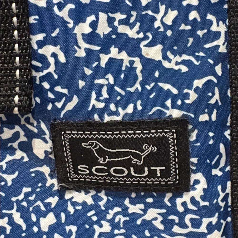 Scout - Doggie Bag vertical Lunch Bag. Small Cooler. Blue and White.